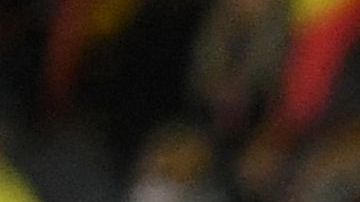 Facundo Medina, central del Lens enfrentándose a su compatriota Mauro Icardi.