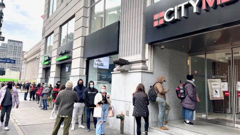 Toda la semana se han visto larga filas en sitios para pruebas como las clínicas ‘CITYMD’.