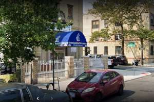 Homicidio frente a iglesia de Nueva York: joven de 25 años baleado nueve veces