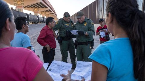 El programa Permanecer en México ha sido criticado por defensores de inmigrantes.