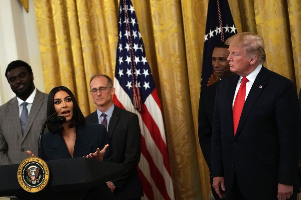 Kim Kardashian ignora las críticas sobre su trabajo con Donald Trump.