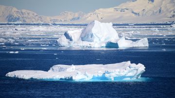 View of a glacier Thwaites, Antartic