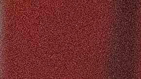 Un viajero espera en un puesto de inspección en el Aeropuerto Internacional Luis Muñoz Marín en Puerto Rico.