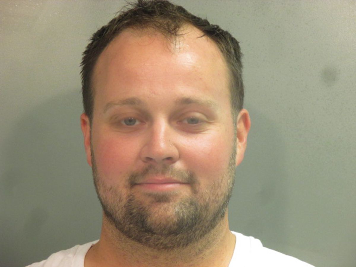 Josh Duggar, de 33 años, fue acusado en abril con dos cargos de descargar y poseer pornografía infantil.