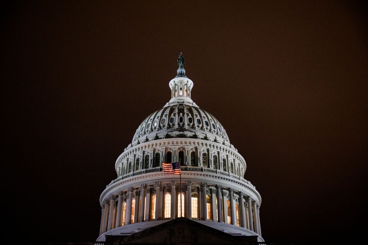 Los congresistas federales deben aprobar antes de la madrugada de este viernes una ley que evite el cierre del Gobierno federal.