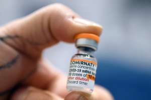 Covid-19: asesores de CDC recomiendan usar vacunas de Pfizer o Moderna en lugar de J&J