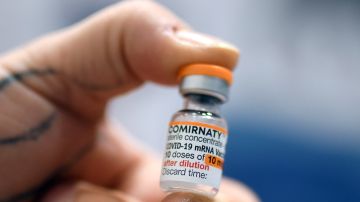 Covid-19: asesores de CDC recomiendan usar vacunas de Pfizer o Moderna en lugar de J&J