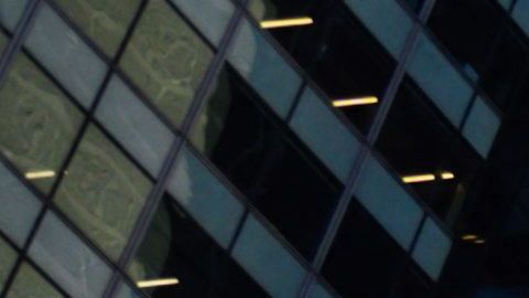 Camiones de diversas compañías se instalaron alrededor de la plaza de Times Square para la trasmisión en vivo del espectáculo.