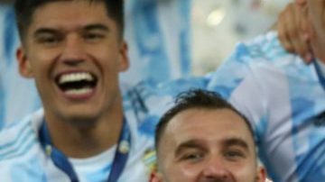 Lionel Messi levanta la Copa América el 10 de julio de 2021 en Maracaná.