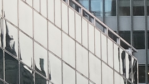 Apple cierra al público sus tiendas en Nueva York ante alza de casos de covid