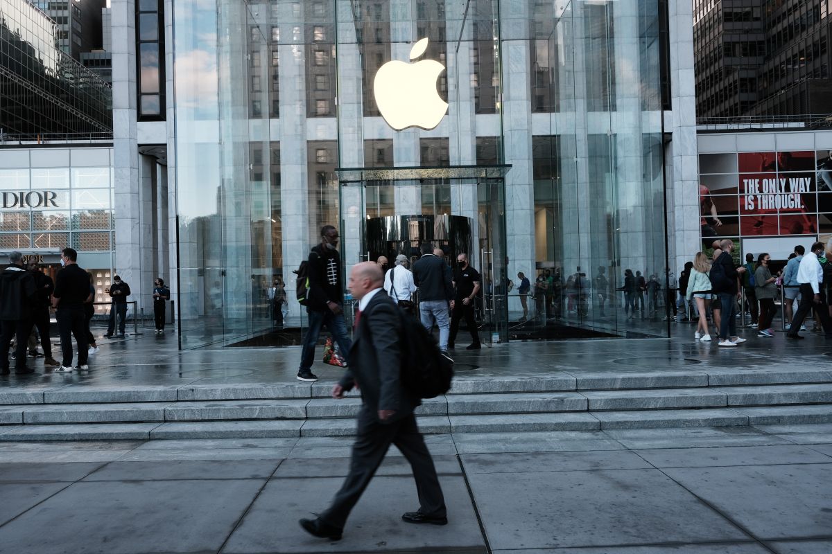 Apple closes its stores in New York to the public due to the increase in cases of covid-19 in the city.
