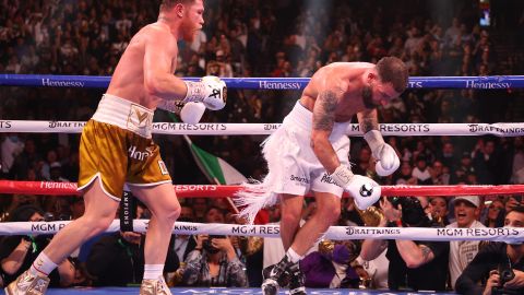 Canelo Alvarez v Caleb Plant