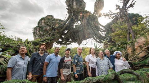 James Cameron y el elenco de 'Avatar 2' vivieron en la selva durante varios días.