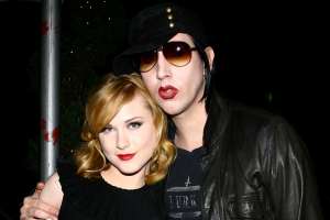 Evan Rachel Wood sostiene que Marilyn Manson la violó mientras rodaban el videoclip de 'Heart-Shaped Glasses'