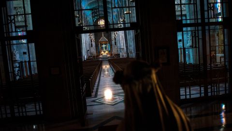 Hombre apuñala y mata a una mujer en Iglesia Bautista de Baltimore