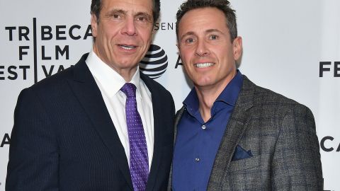 Los hermanos Andrew y Chris Cuomo en abril 2018, NYC.