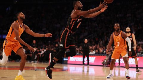 Phoenix Suns v New York Knicks
