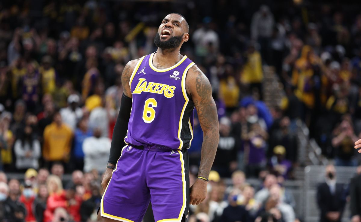 More trouble for the Lakers: LeBron James could be out indefinitely