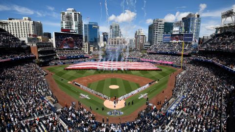 Una increíble cantidad de dinero se gasto en MLB antes de para laboral