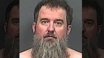 Arrestan a "Maestro del Año" por abusar sexualmente de dos menores en Tennessee