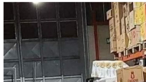 Mujer le lleva comida a su esposo y lo encuentra abrazando a un hombre (1)