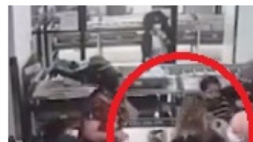 Nueva Jersey oficial se convierte en héroe y salva a bebe (1)