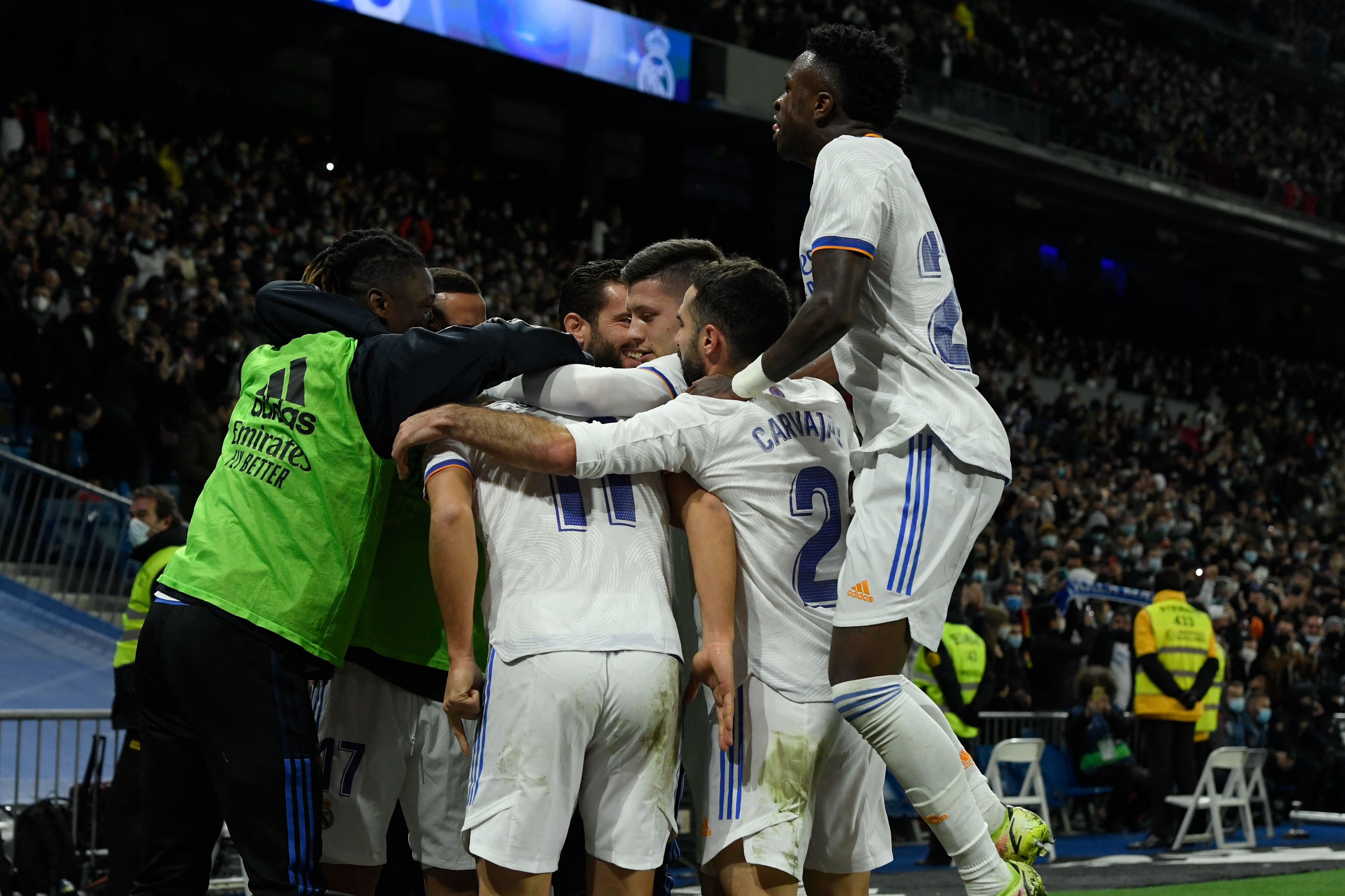 Real Madrid le ganó el derbi al Atleti con dos asistencias de Vinícius y golazos de Benzema y Asensio [Video]