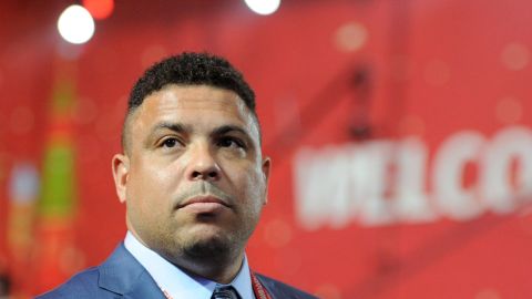 Ronaldo Nazario regaló un PlayStation 5 a los jugadores del Valladolid