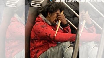 NYPD alerta por sujeto que ataca a mujeres con "estaca" en el Subway