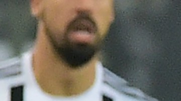 Vidal y Dybala entre los peores futbolistas del año