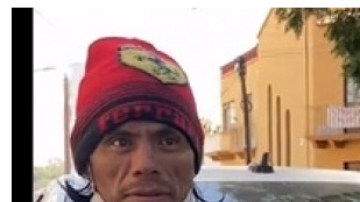 Video de TikTok Conmovedor, indigente da regalo a joven que le dio dinero en Navidad (1)