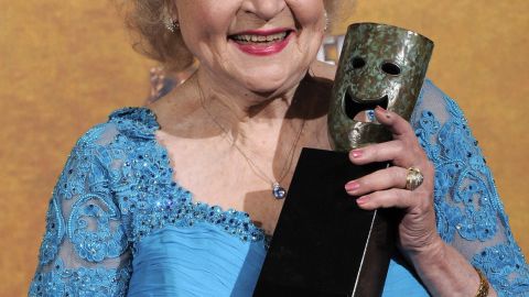 Betty White al recibir el premio SAG a la trayectoria en 2010.