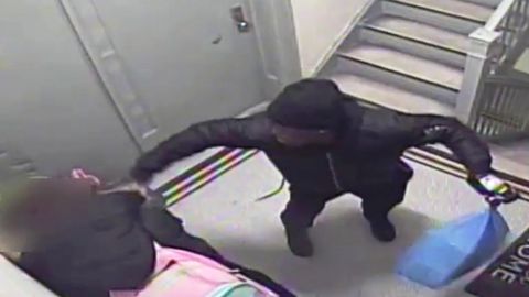 Momento del violento ataque.