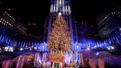 El árbol navideño "más famoso del mundo" ya es una realidad en 2021.
