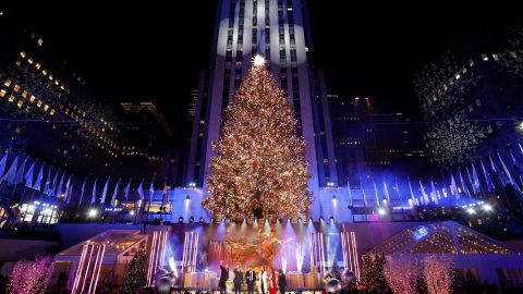 El árbol navideño "más famoso del mundo" ya es una realidad en 2021.