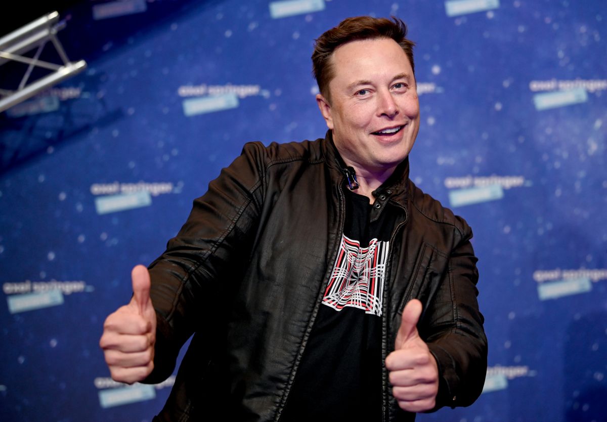 Elon Musk experimenta con la criptomoneda Dogecoin.