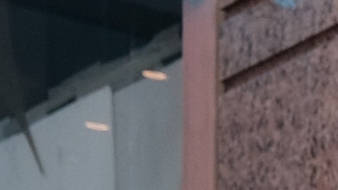 Un grupo de personas se alineaba el 5 de diciembre frente a un sitio de pruebas de Covid en Times Square.