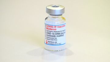 Moderna dice que su vacuna de refuerzo es efectiva contra la variante Ómicron