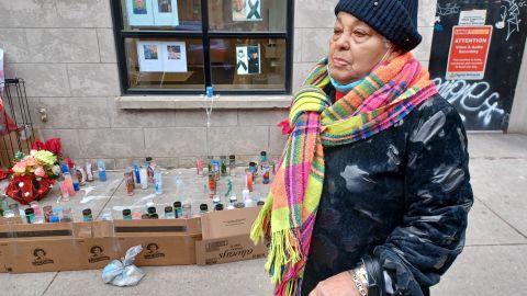 Carmen Sánchez, una vecina de Jason Rivera, uno de los oficiales baleados lo describe como un "muchacho ejemplar" para su comunidad-