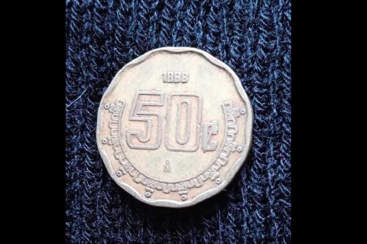 Esta moneda mexicana de 50 centavos cuesta alrededor de $2,000 dólares por un error de acuñación.