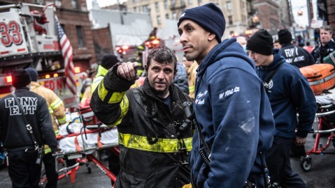 Hasta este lunes se contaban 17 muertos en el incendio más mortífero en 30 años en NYC.