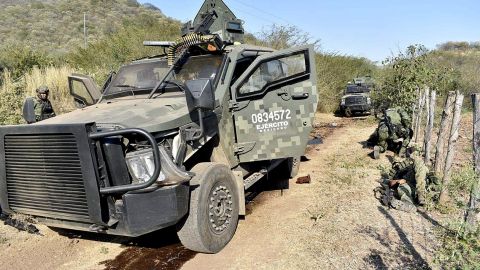 La explosión ocurrió la mañana en un camino de terracería entre los municipios de Aguililla, Tepalcatepec y Coalcomán.