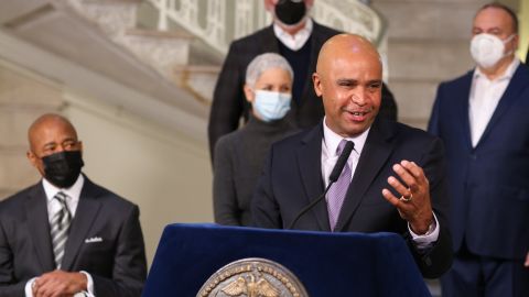 El expresidente de El Bronx Adolfo Carrión fue nombrado por Adams como nuevo Comisionado del HPD.