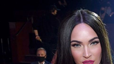 Machine Gun Kelly le dio a Megan Fox un anillo con espinas que la lastimarían si trata de quitárselo