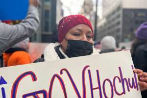 Instan a NY a acabar con la disparidad laboral entre mujeres, que aumentó en la pandemia
