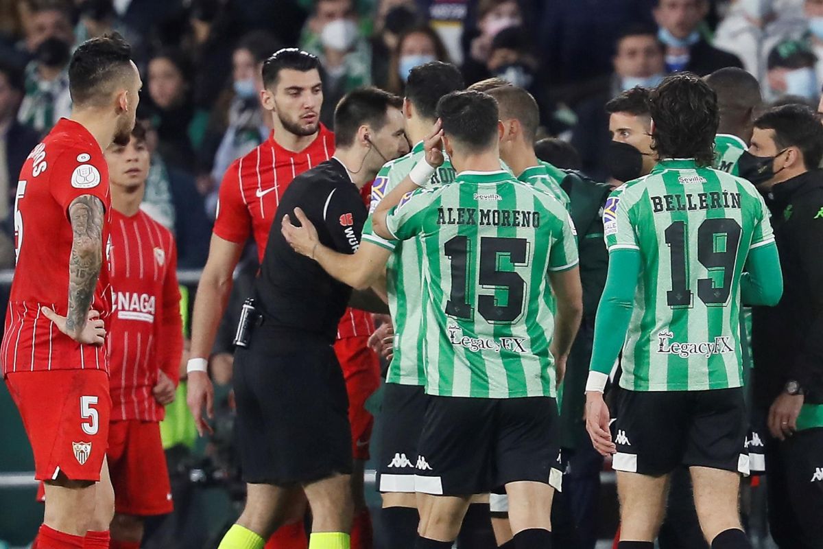 VIDEO: Betis players affirm that Lopetegui incited Joan Jordan to “become dizzy and throw himself on the ground”