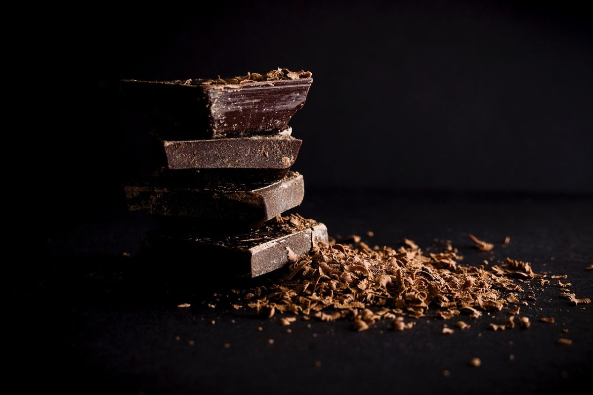 Dark chocolate contains a large percentage of flavanol-rich cocoa solids 
