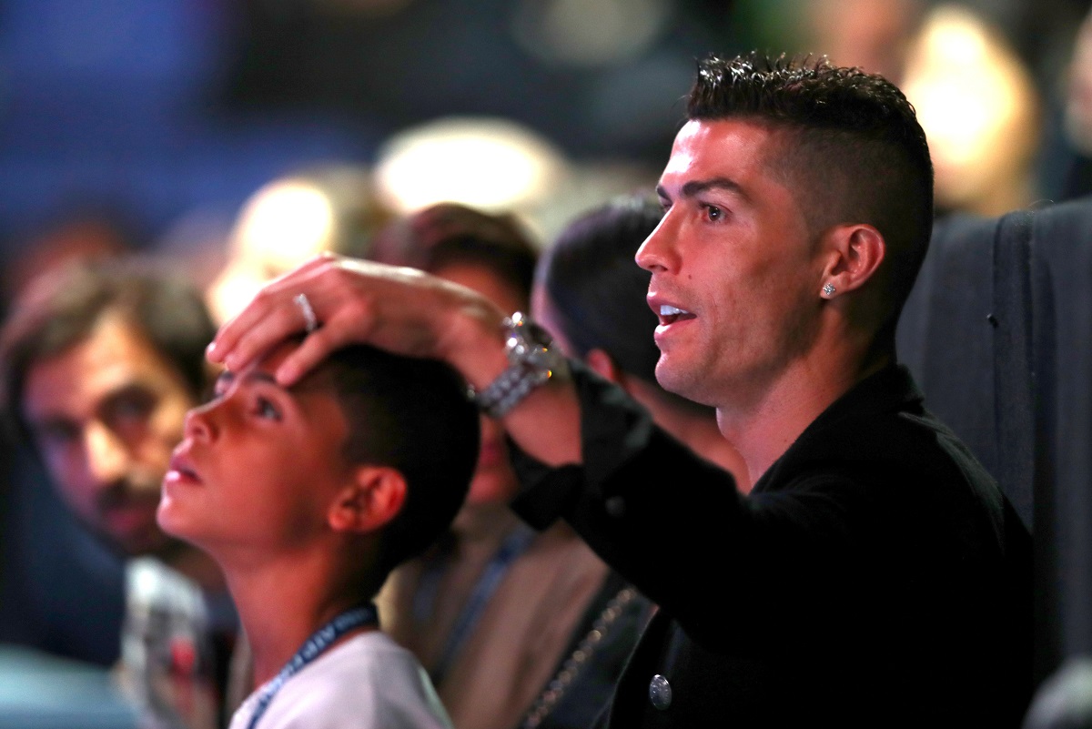 Su mayor fan: Cristiano Ronaldo Jr. tiene a su papá de fondo de pantalla de  la PC [Foto] - El Diario NY