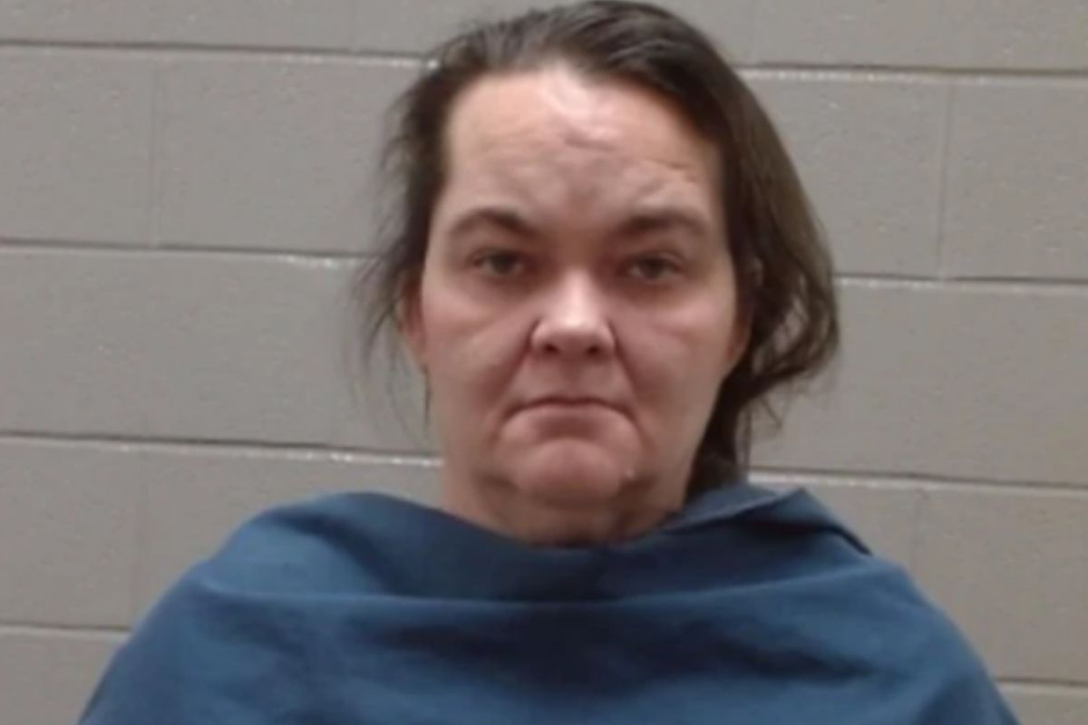 texas-woman-reportedly-forced-her-daughter-to-live-in-an-apartment-with