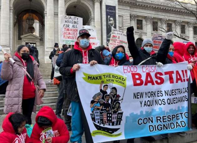 Activistas exigen a Gobernadora y Legislatura dar prioridad a inmigrantes en el presupuesto de Nueva York